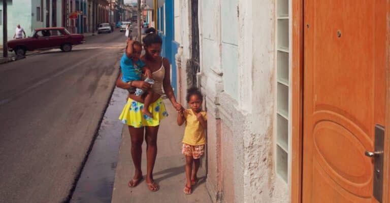 découvrez les quartiers piétonniers des villes, idéaux pour explorer à pied et profiter pleinement de l'ambiance locale.